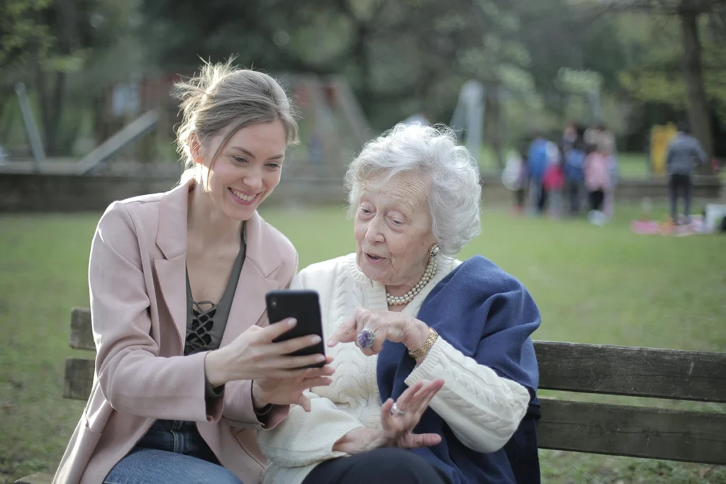 women-mobile-cell-technology-elderly