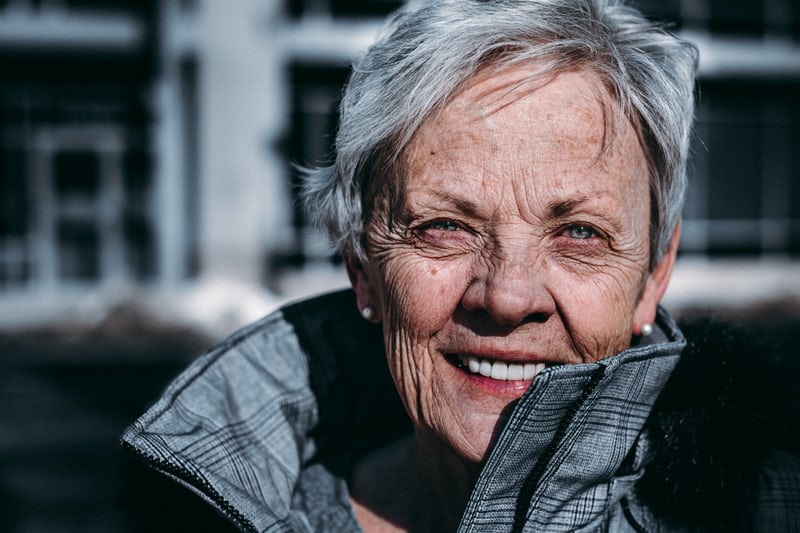 Senior-woman-woman-cold-coat